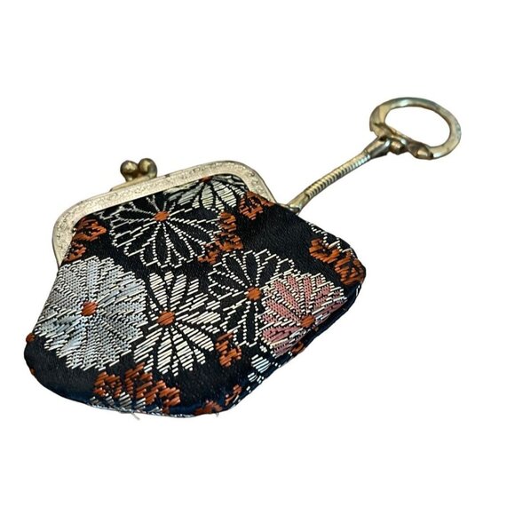 Vintage 1950s Clasp Keychain Rainbonnet Holder Change Purse Embroidered - Picture 4 of 12